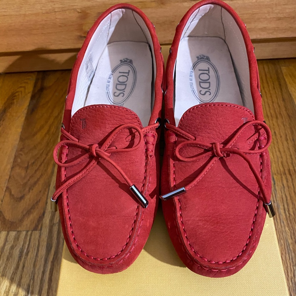 Tod’s Gommino Leather Tie Loafer